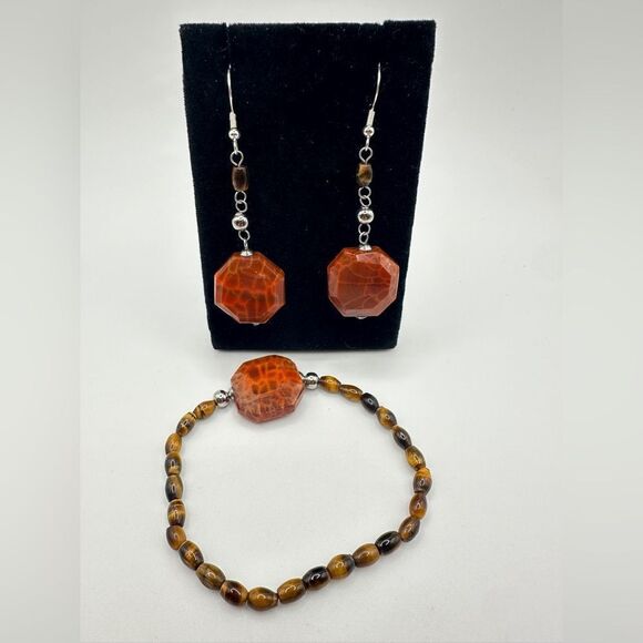 Fire agate stone, tigers eye in silver tone earrings and stretch bracelet set! - Picture 3 of 10